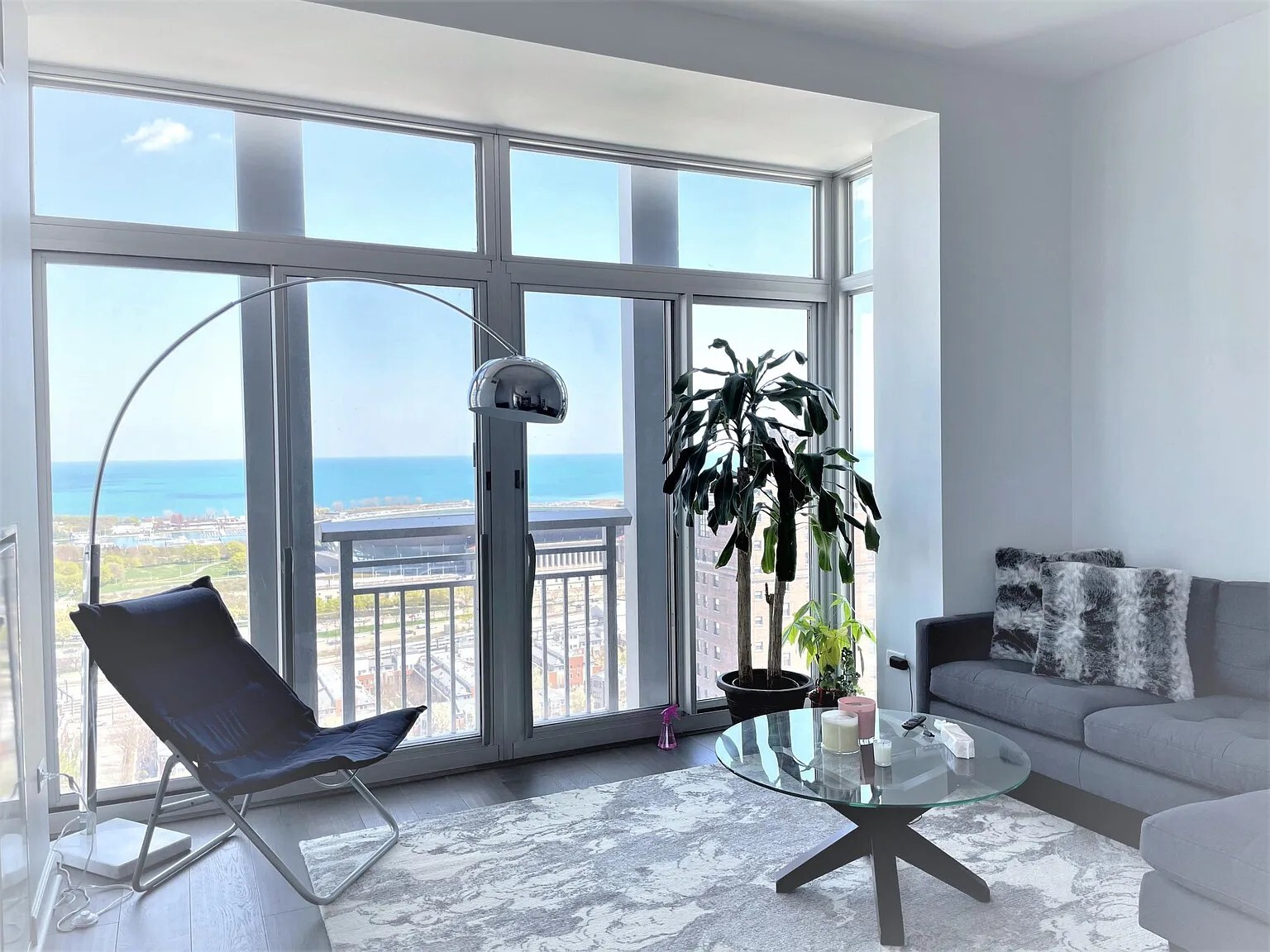 East view - 1400 S Michigan Ave