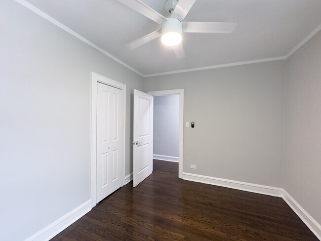 Building Photo - 5259 W Nelson St