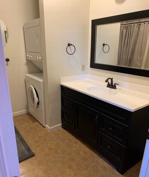 Bathroom with tub/shower - 836 Ferguson Rd