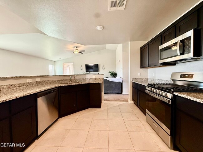 Building Photo - 11860 Ernest Rd