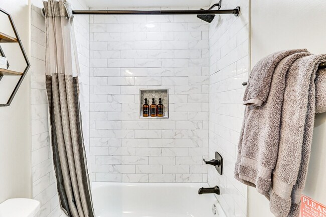 Building Photo - 5123 Boulder Dr