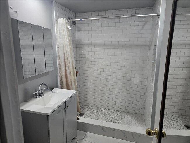 Building Photo - 1337 Bushwick Ave
