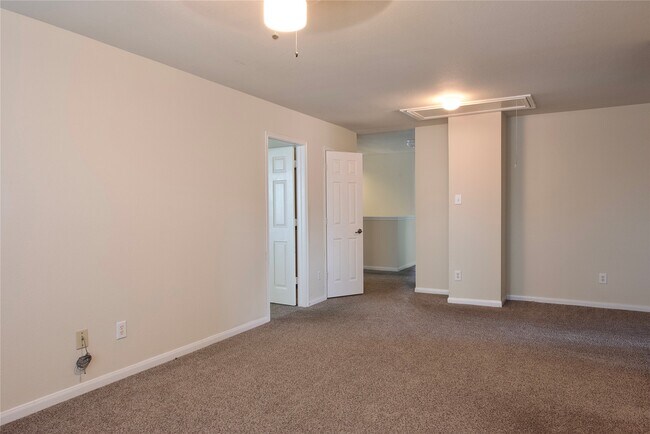 Building Photo - 3215 Cumberland Ct