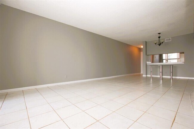 Building Photo - 217 Lake Pointe Dr