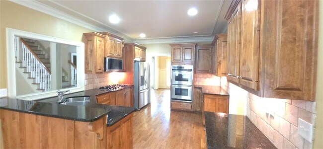 Building Photo - 606 Lakeshore Ct