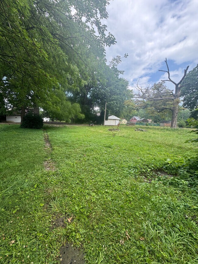 Building Photo - 1817 Ridgewood Ave