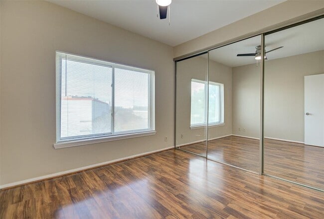 Building Photo - 2213 S Braeswood Blvd