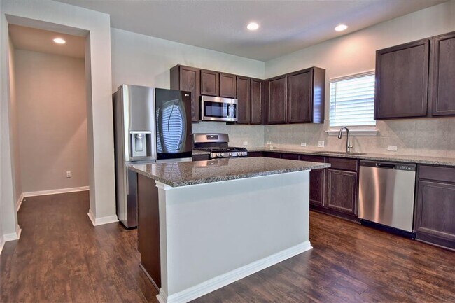 Building Photo - 317 Clearlake Dr