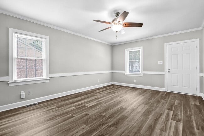 Building Photo - 3007 Buckingham Rd NW