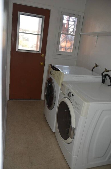 Building Photo - 964 Marview Ave