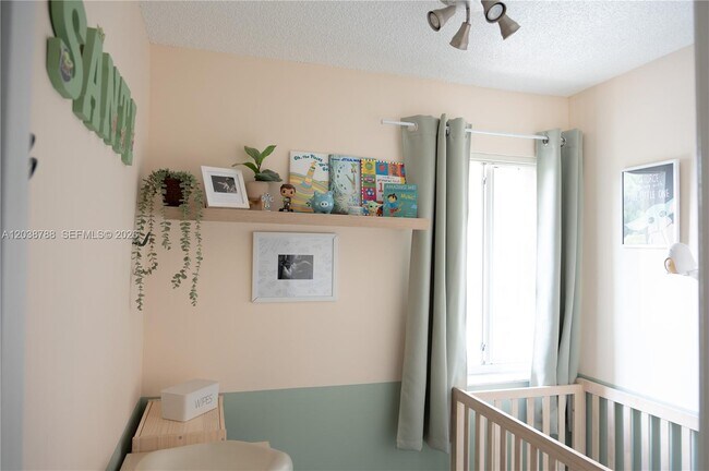 Building Photo - 508 Gardens Dr