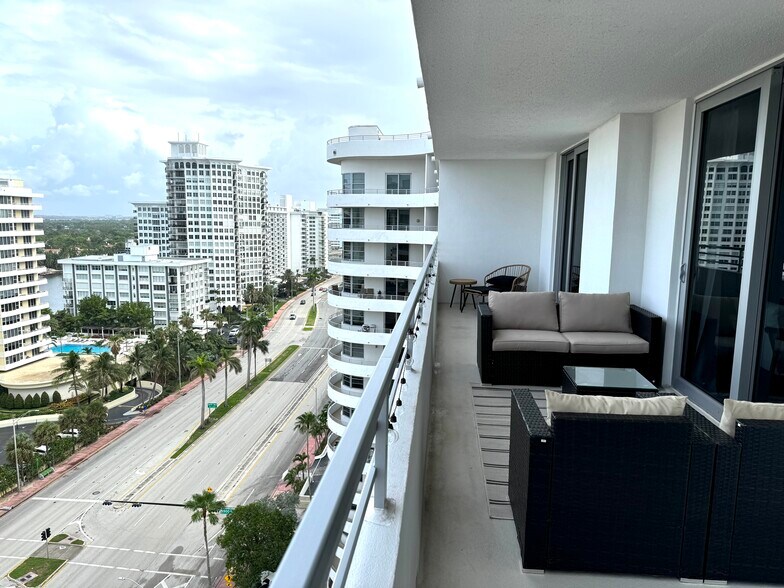 Building Photo - 5555 Collins Ave