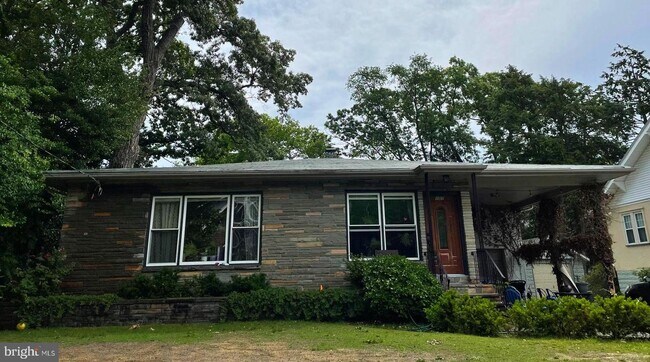 Building Photo - 107 Oak Terrace