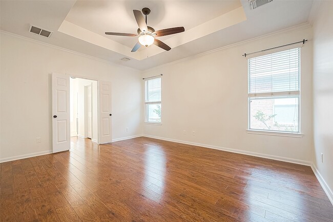 Building Photo - 23759 River Pl Dr