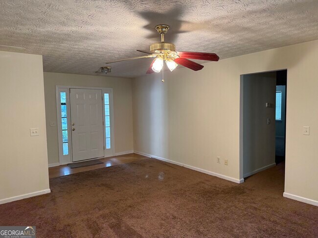 Building Photo - 140 Trinity Dr