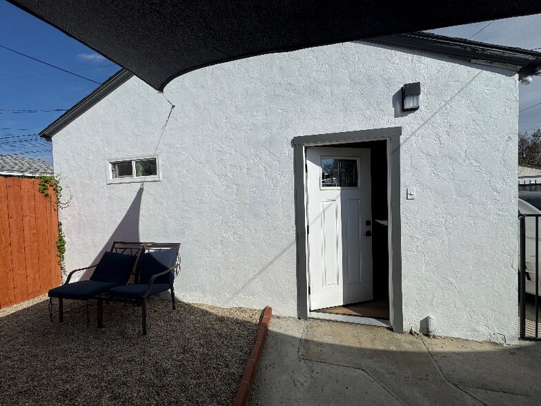 Building Photo - 6120 California Ave