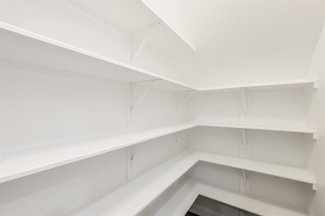 Building Photo - 307 Parker St