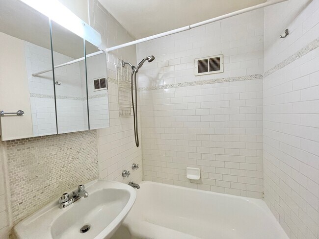 Building Photo - 4950 N Marine Dr