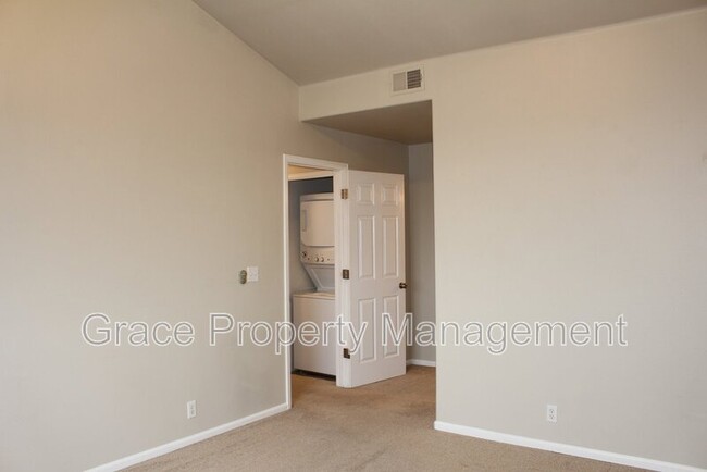 Building Photo - 8500 E Jefferson Ave