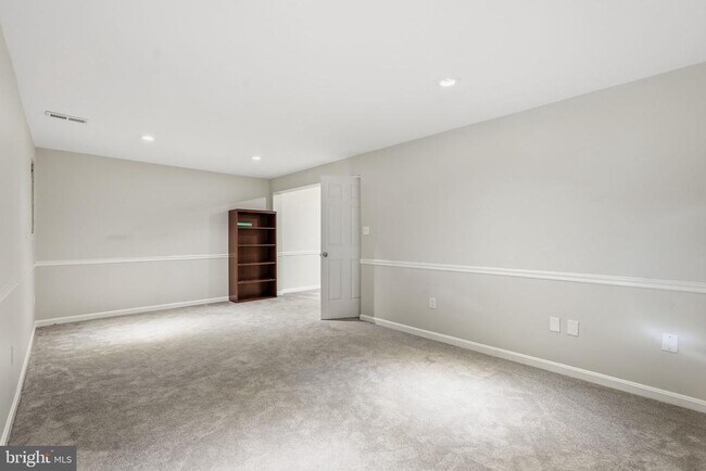 Building Photo - 6739 Rockledge Pl