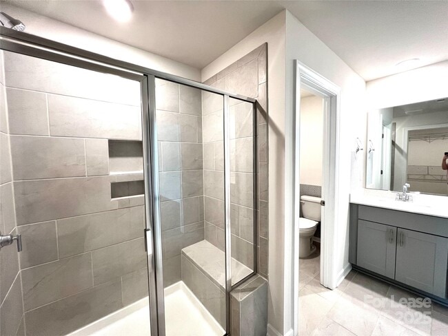 Building Photo - 216 Emmett Dr