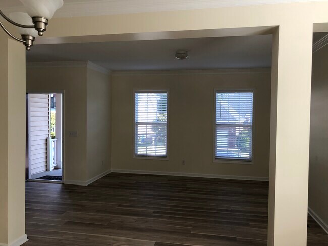 Building Photo - 1147 Pebble Creek Xing