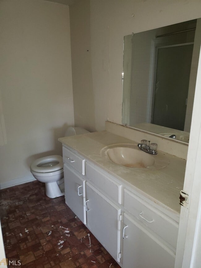 Building Photo - 1409 Camelot Dr