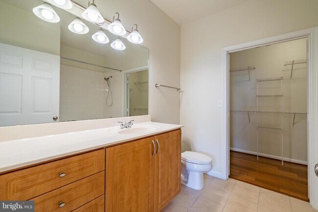 Building Photo - 12929 Centre Park Cir