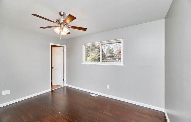 Building Photo - 2365 N Pointe Ln