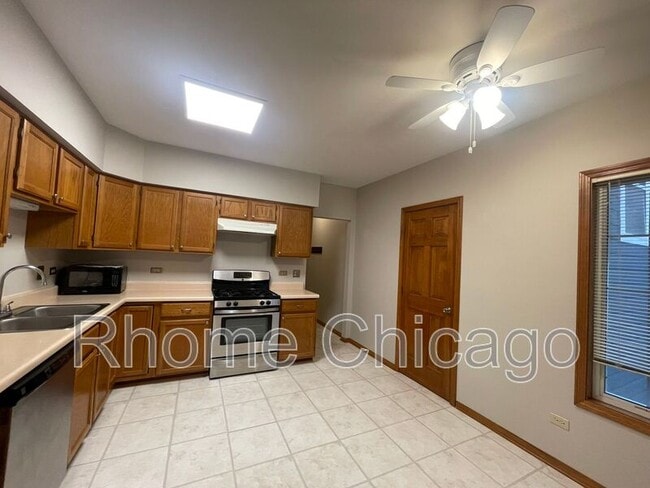 Building Photo - 519 W Parkside Dr