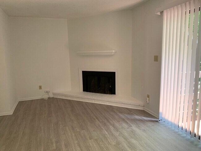 Building Photo - 4912-4914 #6