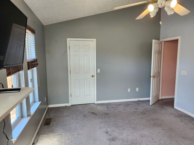 Building Photo - For Rent: Harrisonburg 3 BR, 2.5 Bath Townhouse