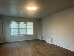 Building Photo - 1011 Ave Of Pines