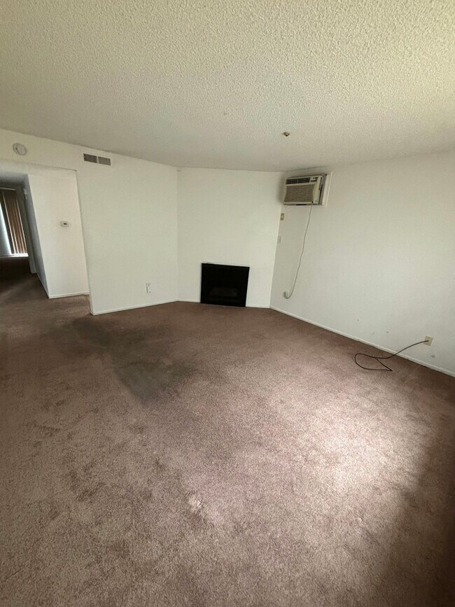 Building Photo - 56 Lark Center Dr