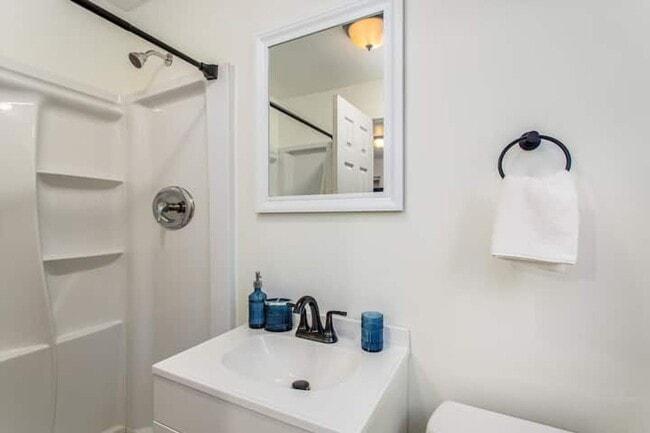 Building Photo - Charming 1-bedroom backhouse in Mentone!