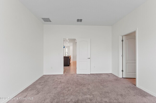Building Photo - 1037 Canfield Cir