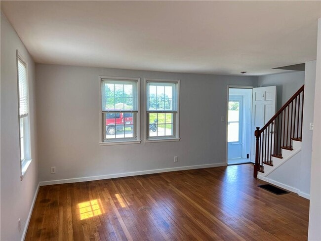 Building Photo - 129 Vernon Ave