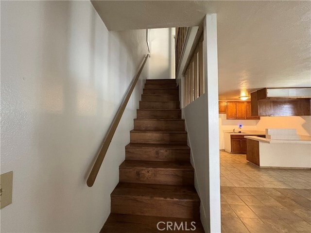 Building Photo - 1123 E La Deney Ct