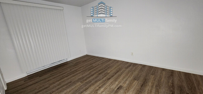 Building Photo - Move-in Ready Apartment!