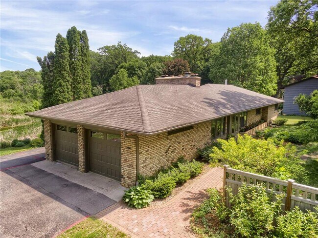 Building Photo - 3465 Deephaven Ave