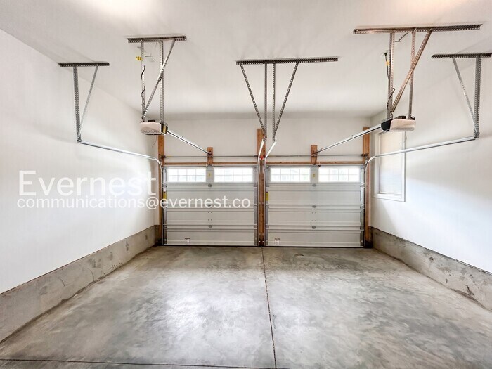 Building Photo - 252 Tanglewood Ln