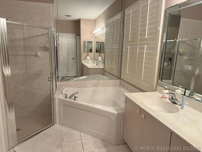 Building Photo - 328 W Coral Trace Cir