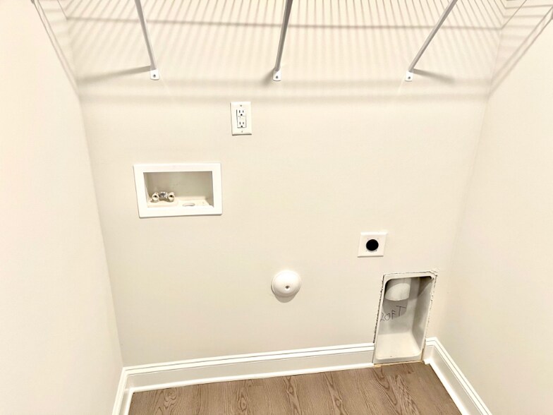 Building Photo - 710 Irene Ave