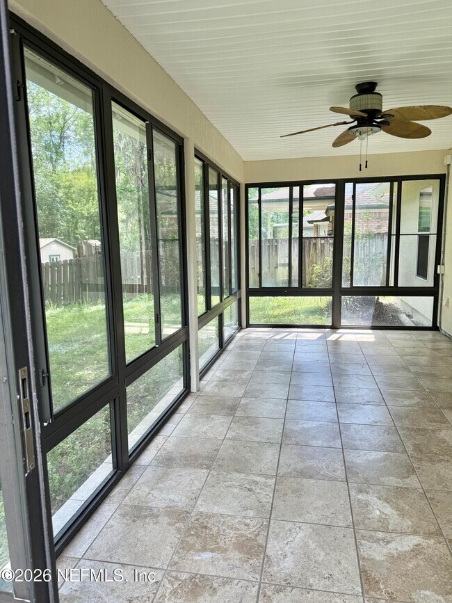 Building Photo - 12255 Lake Fern Dr E