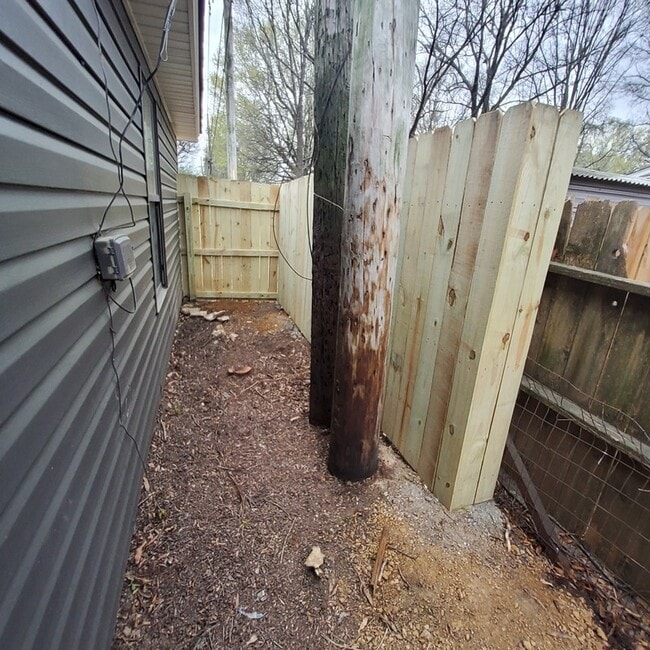 Building Photo - 4873 Verne Rd