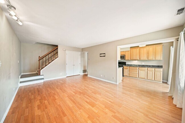 Building Photo - 425 Harrison Ct