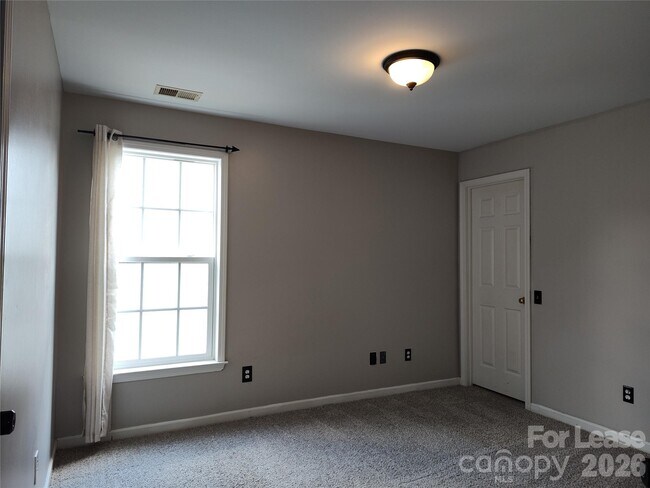 Building Photo - 4018 Manor House Dr