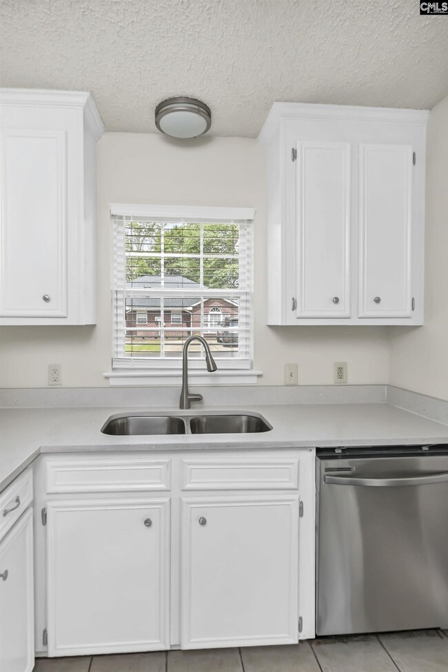 Building Photo - 105 Hutto Hill