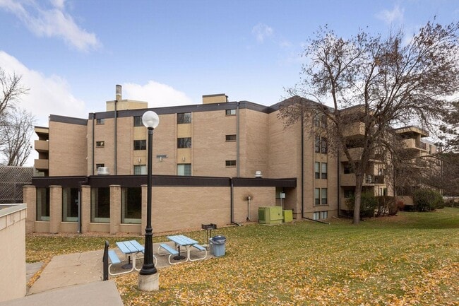 Building Photo - 6730 Vernon Ave S