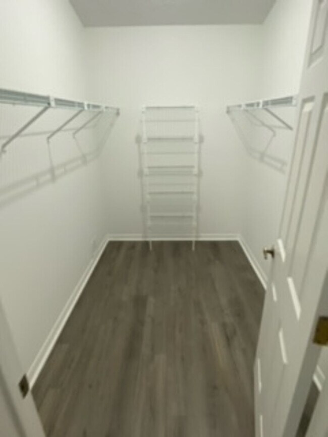 Building Photo - 3662 Heron Dr